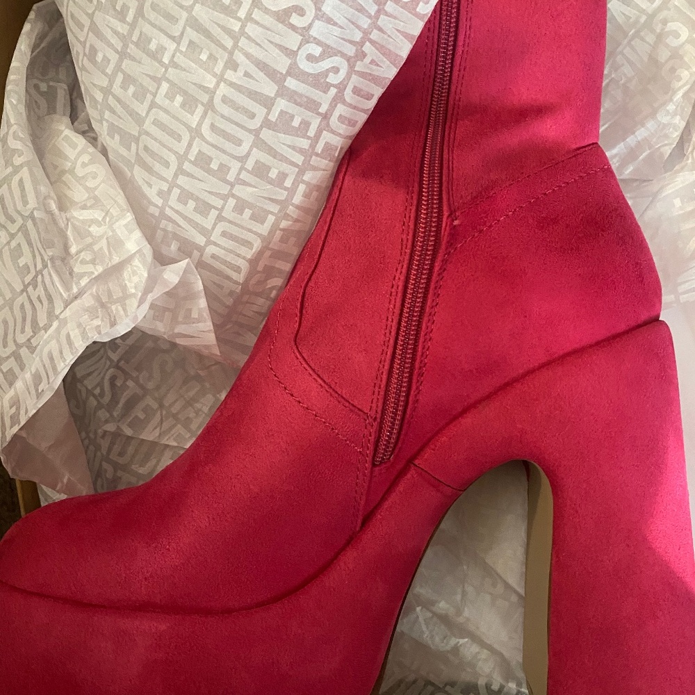 Brand new Steve Madden STASSIE boot